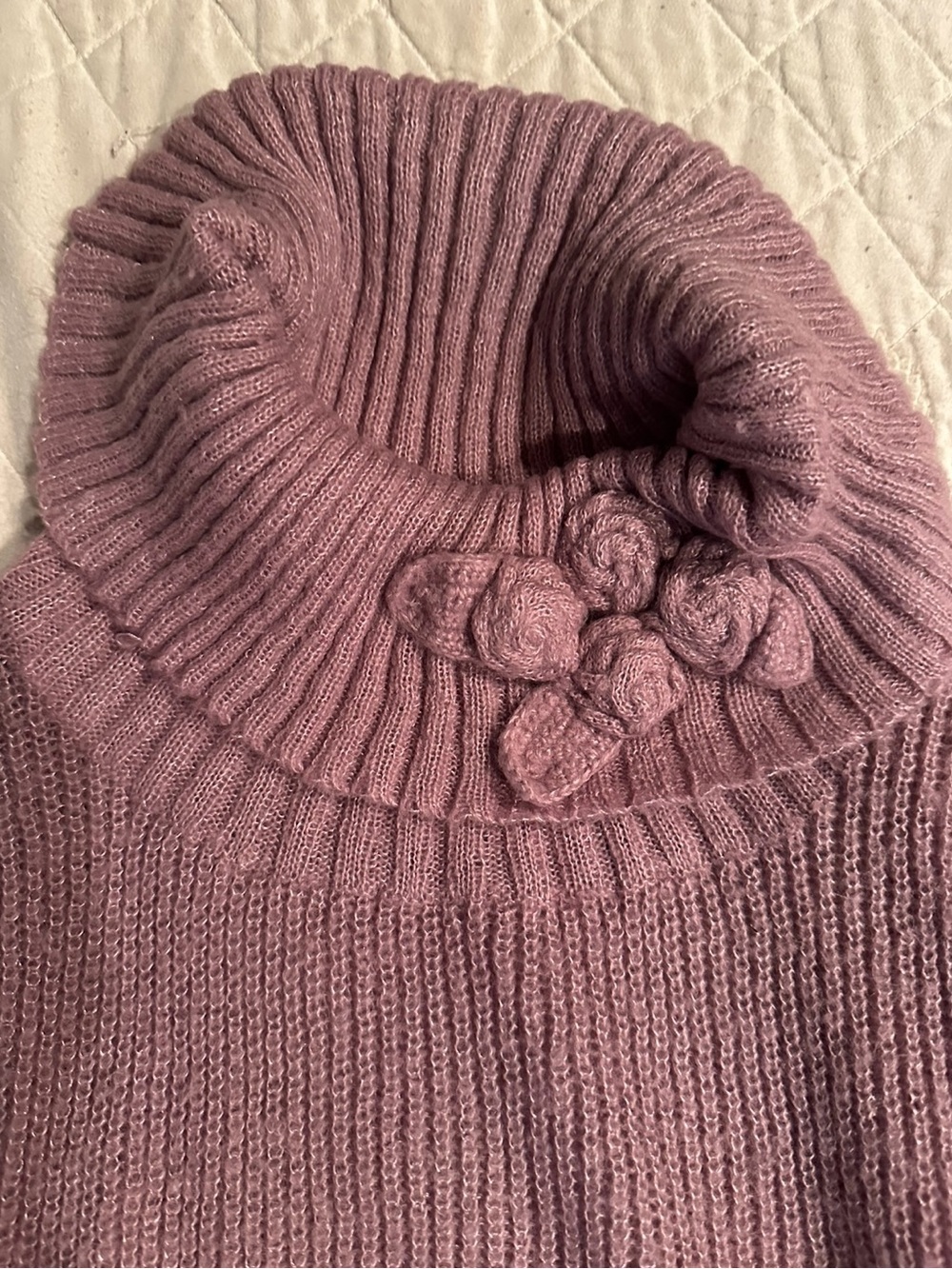 Daisy Fuentes Floral Accent Lilac Turtleneck Sweater- Size- medium - Picture 2 of 10